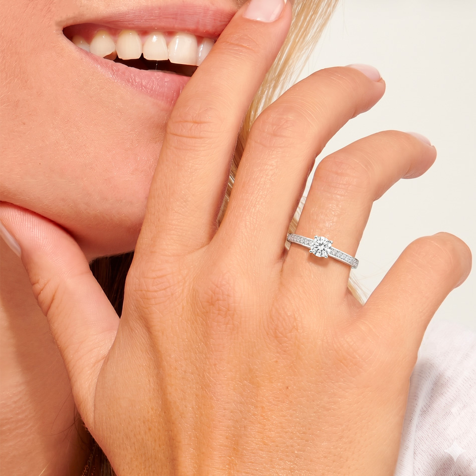 Bague de fiançailles en diamants Julie en or blanc