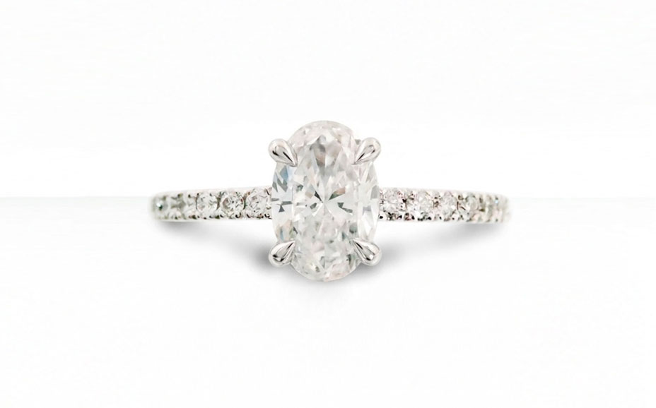 bague de fiançailles pavée diamant oval